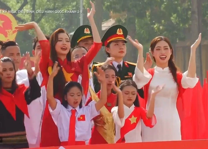 Nhan sắc nổi bật của hoa hậu cao 1,86m trên sóng truyền hình ở đại lễ A80