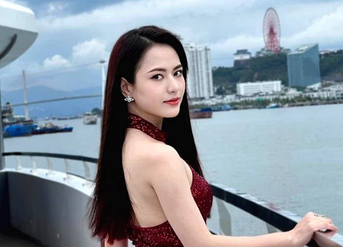 Đời thực xinh nhất của "cô hàng xóm" đã có chồng vẫn khiến tổng tài sở hữu du thuyền si mê