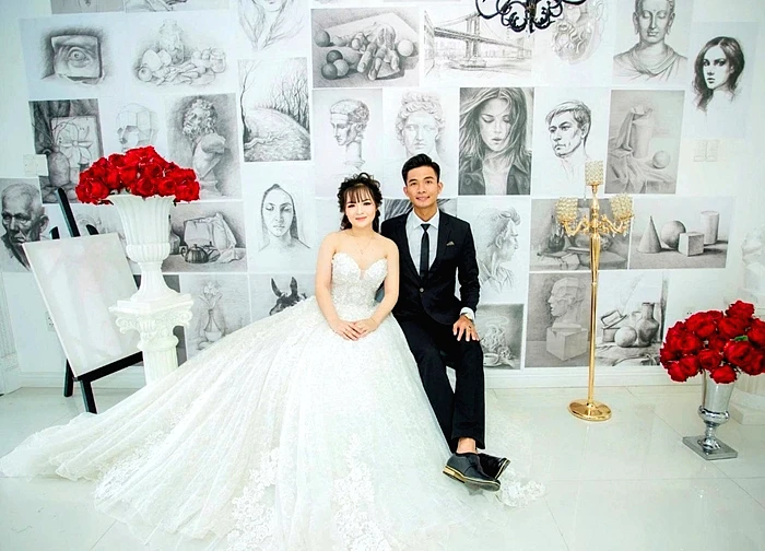 Làm bạn thân 10 năm, cặp đôi cưới khiến cả xóm ngã ngửa