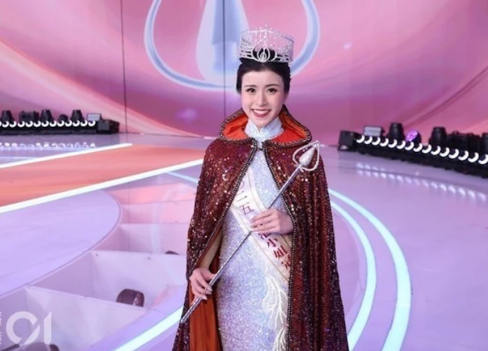 Crowned controversial, now Miss Hong Kong 2025 reveals a 'strange' photo with her ex-boyfriend