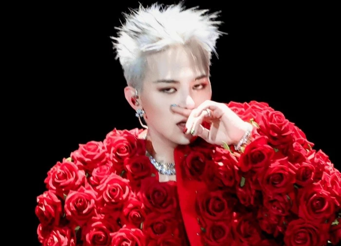 G-Dragon bị "ném đá" không khác gì Taylor Swift!