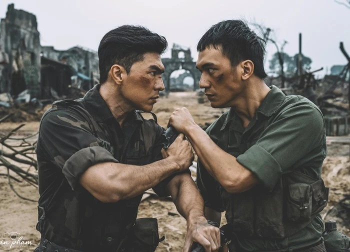 Màn 'đánh nhau' cực gắt và câu thoại gây xúc động trong 'Mưa đỏ'