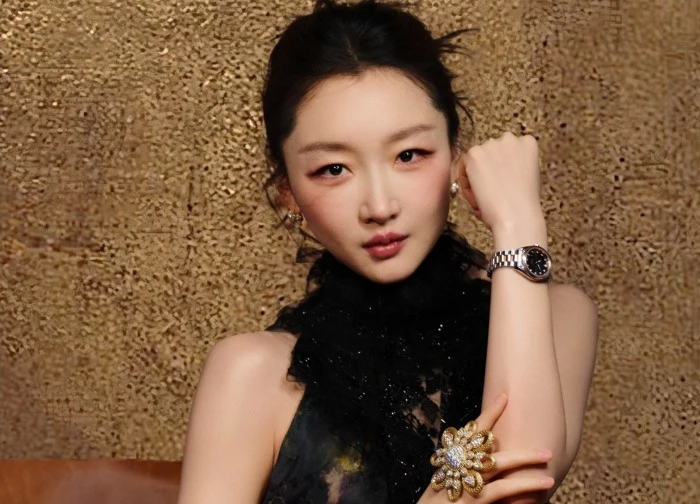 Sao Hoa ngữ bị tố chảnh chọe: Người dám cho CCTV "leo cây", kẻ bắt cả đoàn phim phải cạo đầu