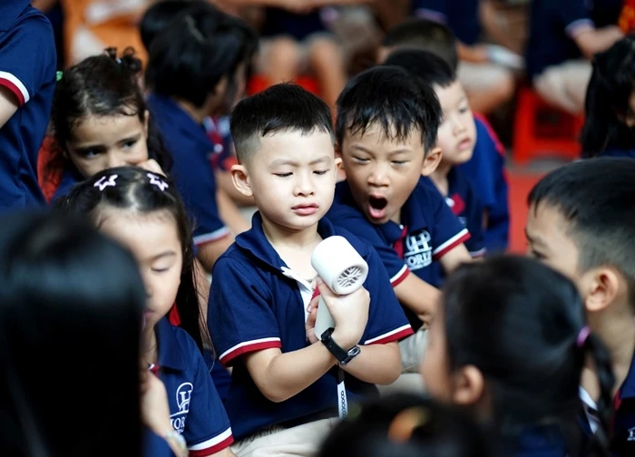Spotlight lễ khai giảng 2025 thuộc về khối học sinh tiểu học: Combo khóc - cười - ngáp đủ hết!