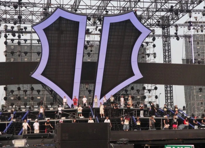 Review of the Chong Gai concert: The cast of stars reveals their faces, Kay Tran muddies her aunt