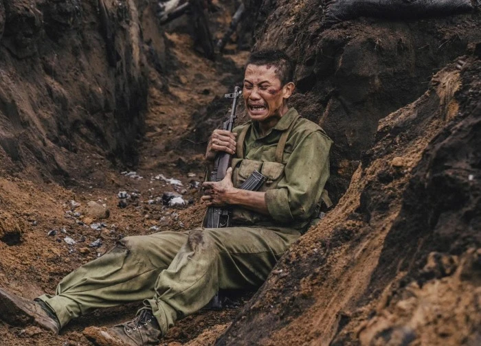 Chi tiết đắt giá nhất Mưa Đỏ: Tờ tiền của anh Tạ trước khi hy sinh khiến khán giả vỡ òa