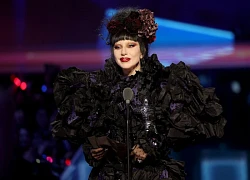 Lady Gaga gây bão VMAs "soán ngôi" Taylor Swift, nhận "Nghệ sĩ của năm"