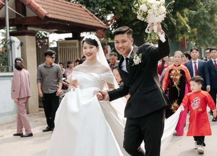 Lấy chàng trai nhà đối diện, cô dâu Hà Nội tiết lộ bản cam kết độc lạ của mẹ