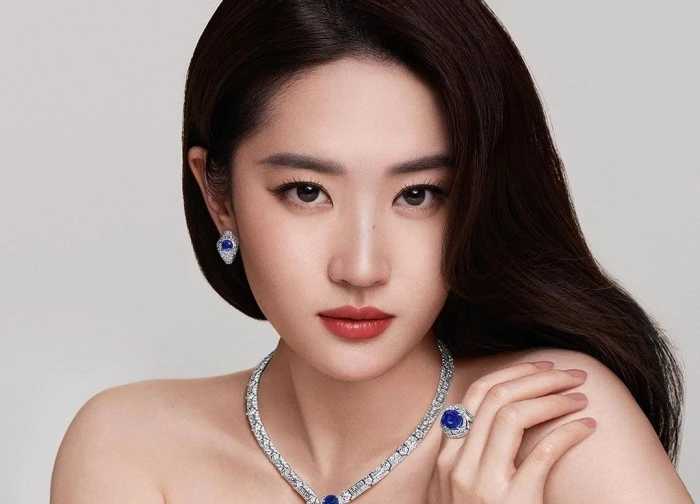 Ở tuổi 38, Lưu Diệc Phi sống thế nào trong biệt thự rộng bằng cả công viên?