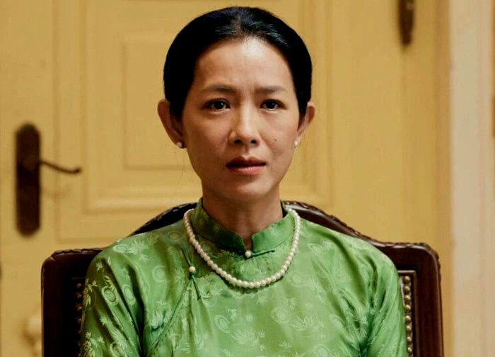 Nhà ngoại giao phim 'Mưa đỏ' từng là hoa hậu có tiếng, U50 an yên bên chồng con