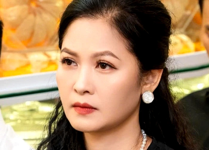 Nữ diễn viên phim Mưa Đỏ lên tiếng tin thông tin "có vấn đề" nên bị chồng ly hôn