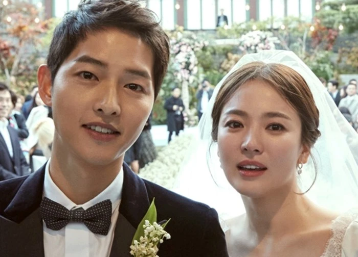 Phát ngôn "10 giờ tối không được đi uống với bạn khác giới" của Song Joong Ki gây tranh cãi, netizen lại gọi tên Song Hye Kyo
