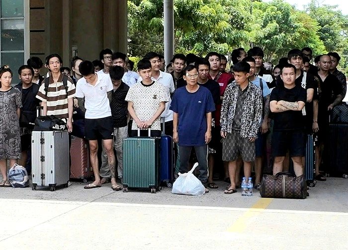 Tây Ninh tiếp nhận 79 công dân từ Campuchia, xử phạt hơn 200 triệu đồng