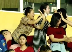 Chu Thanh Huyền bật dậy 'mếu máo' giữa sân bóng vì 1 chuyện, fan phát hoảng?