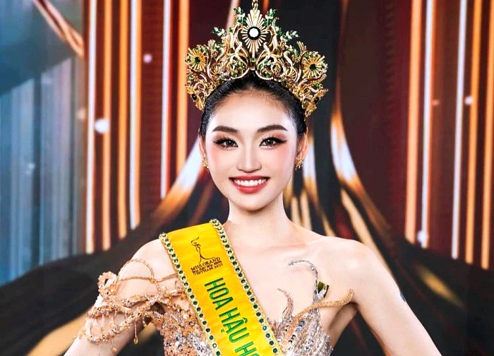 Gia cảnh của Tân Hoa hậu Yến Nhi: Mẹ bán vé số, bố làm thợ hồ, nói gì về chuyện đổi đời nhờ con gái?