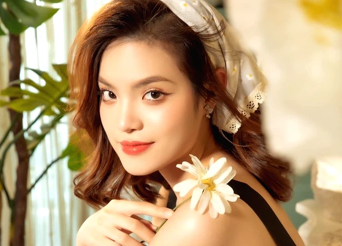 Nhan sắc bạn gái kém 16 tuổi vừa được Đoàn Minh Tài cầu hôn