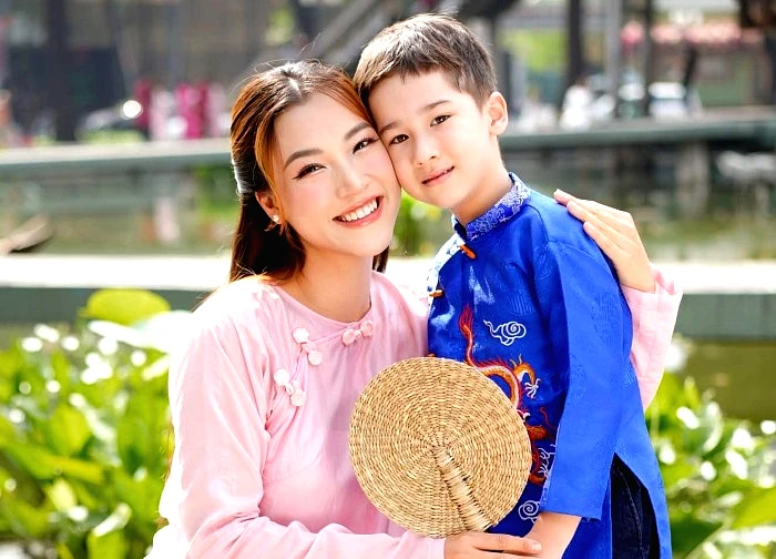Á hậu Vbiz ly hôn chồng ngoại quốc, một mình nuôi con trai lai Tây đẹp trai chuẩn "soái ca nhí"