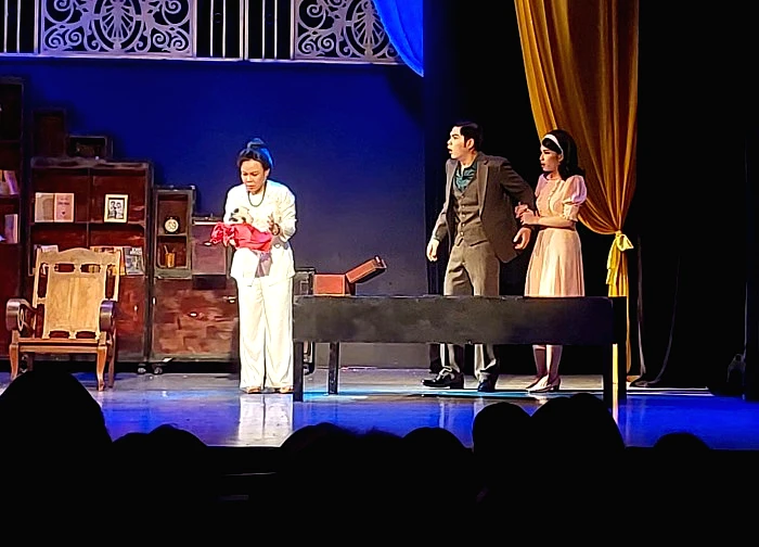 Việt Hương lấy nước mắt khán giả với 'Rồi 30 năm sau'