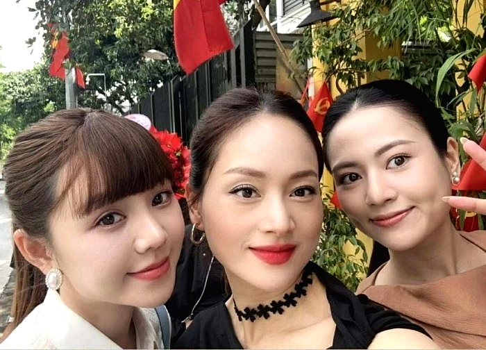 Sao Việt 20/9: Lan Phương trở lại đoàn phim sau ly hôn chồng Tây