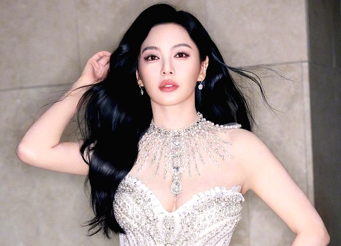 "Bản sao sexy nhất của Song Hye Kyo": Gây scandal dùng dao đâm chồng chấn động, giờ tìm hạnh phúc bên "phi công trẻ"