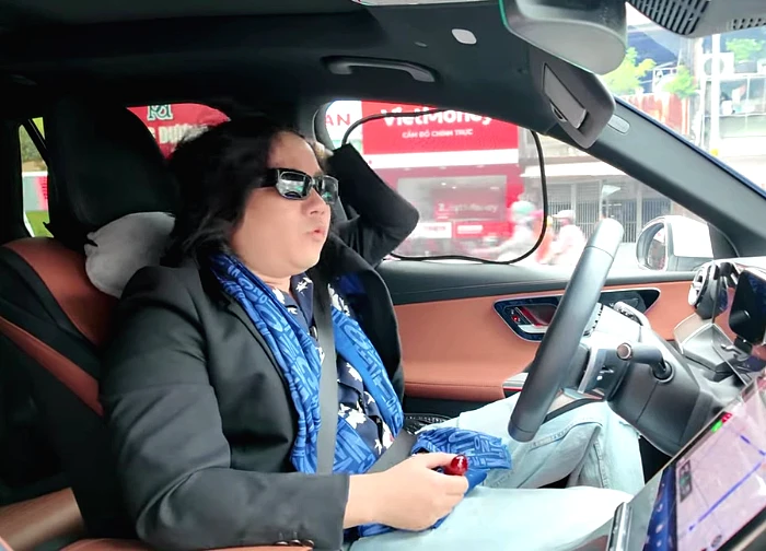 Khoa Pug spent a lot of money, brought 500 million to Ho Chi Minh City, and did work that shocked netizens.