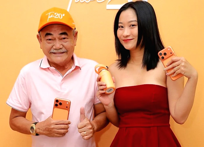 NSND Việt Anh thưởng nóng cho bạn gái kém 36 tuổi, Xuân Hinh hội ngộ Thanh Hương