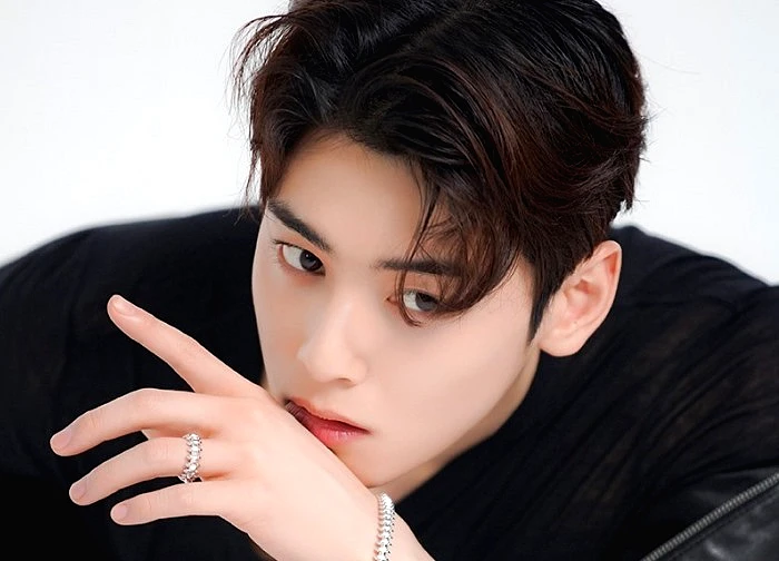 "Tổng tài hàng real" sở hữu nhan sắc 10 năm sau không ai đọ nổi, kém cỏi bất tài cũng được tha thứ