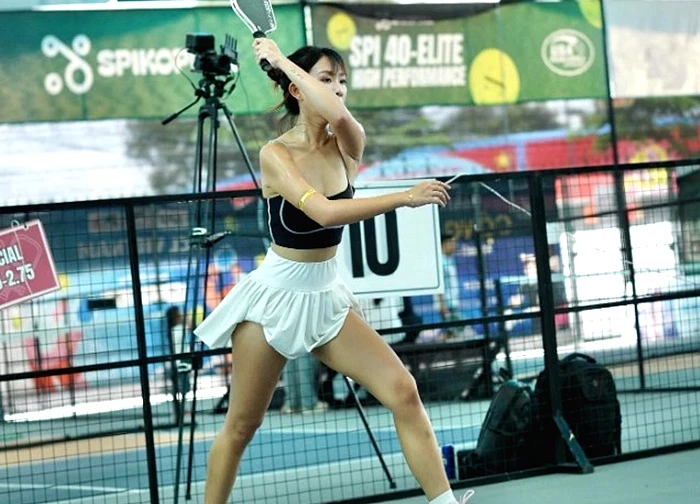 Trang phục pickleball hở hang lại gây tranh cãi