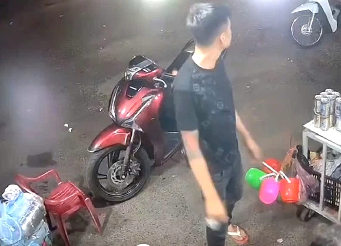 Tranh cãi vì giá mì tôm, gã đàn ông xăm trổ đạp người phụ nữ mang thai 4 tháng