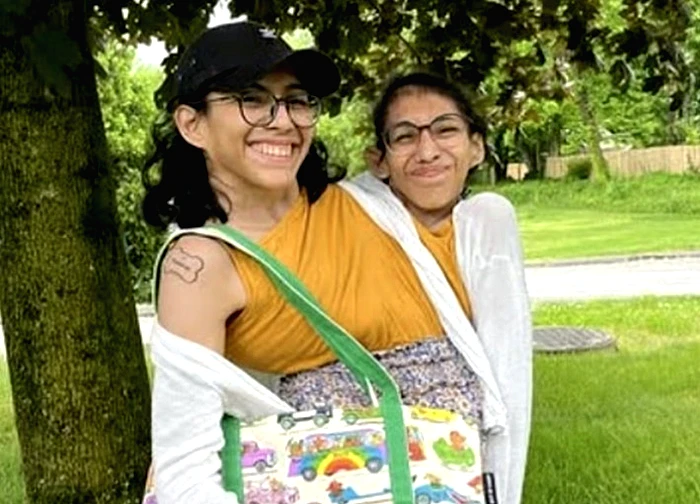 Cặp song sinh dính liền hé lộ cách sống chung khi một trong hai cô lấy chồng