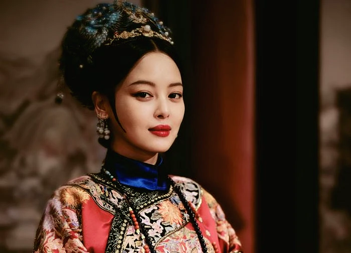 Mỹ nhân Như Ý Truyện vừa đoạt Ảnh hậu đã bị tố vô ơn, kiện cả ân nhân ra tòa?