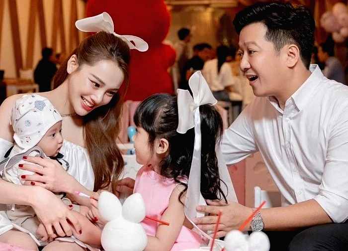 Tranh luận Nhã Phương mang bầu lần ba