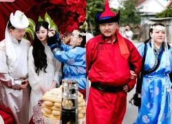 Cô gái Khánh Hòa lấy chồng Mông Cổ, nhà trai đem 6 tráp 'lạ lùng' đến hỏi cưới