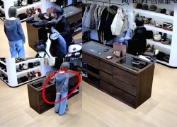 A store cleaning session and the "unannounced entry into the store" made everyone stand