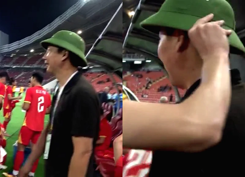 Đình Bắc hé lộ lý do đội mũ cối cho HLV Kim Sang-sik, khoảnh khắc viral khắp cõi mạng trở thành hình ảnh của năm