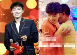 Hồ Văn Cường bị người đàn ông lạ mặt cưỡng hôn, thái độ của sao nam gây sốc