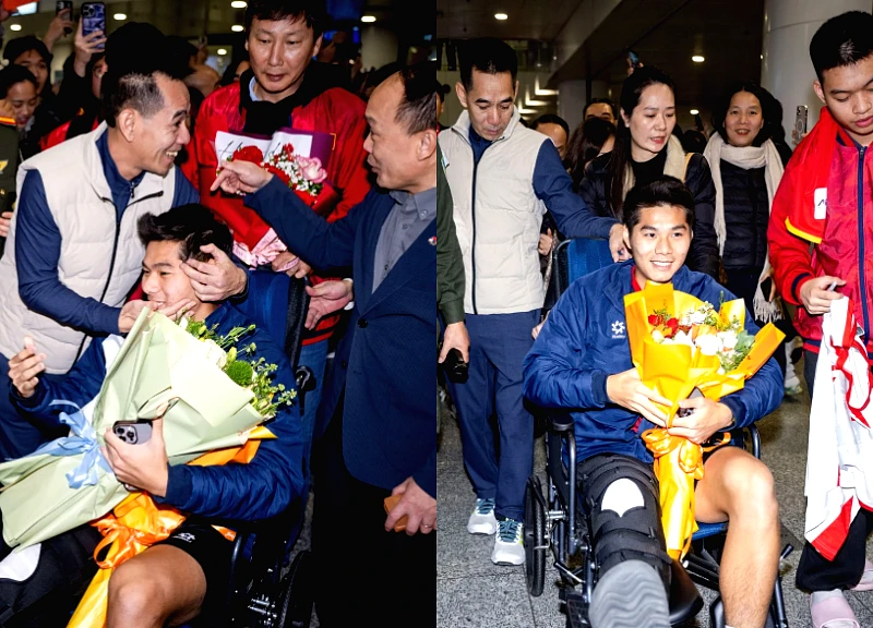 Thương Hiểu Minh U23 Việt Nam ngồi xe lăn về nước, bố mẹ thương con mắt rớm lệ