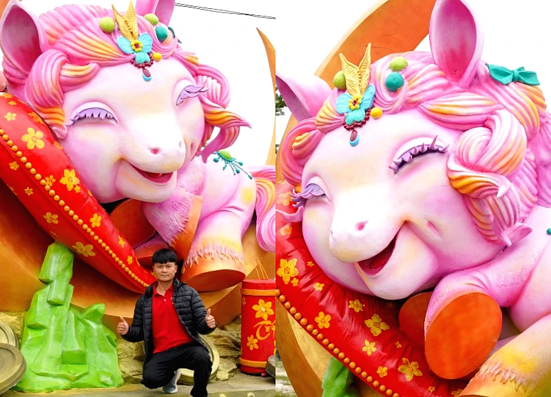 Linh vật ngựa hồng 'nũng nịu' nặng 10 tấn ở Bắc Ninh