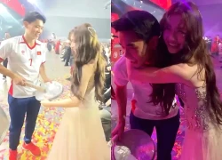 Hòa Minzy công khai ôm Đình Bắc ngay trên sân khấu