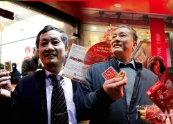 A 70-year-old man who spent 14 years buying gold to ward off bad luck from the God of Wealth reveals his dream estate!