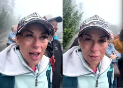 A female international tourist suddenly cried and swollen her eyes at the scene in Central Vietnam