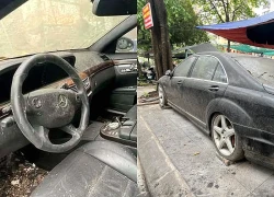 Hé lộ bí ẩn đằng sau chiếc xe Mercedes bị "bỏ quên" 10 năm trên vỉa hè Hà Nội