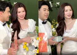Lễ ăn hỏi Akira Phan và vợ CEO hôm nay: Sính lễ kim cương khủng, 3 con riêng của cô dâu đến chúc phúc